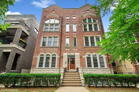 1733 W Roscoe St #1E, Chicago, IL 60657