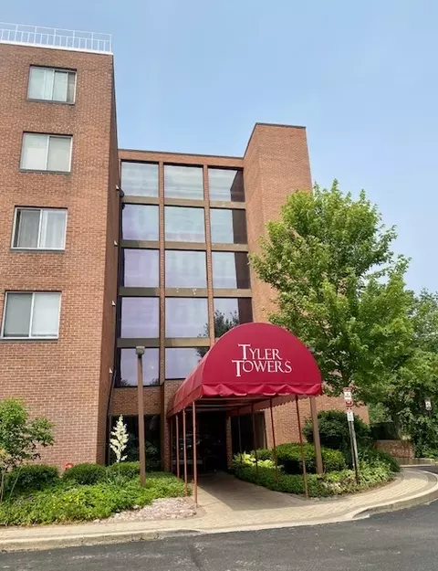 1450 Plymouth Ln #601, Elgin, IL 60123