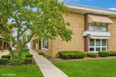 1339 N Harlem Ave #1, Oak Park, IL 60302