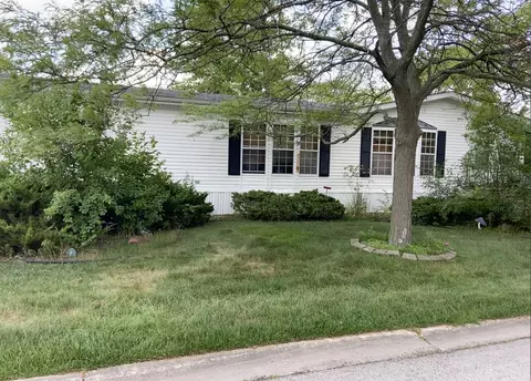28 Cardinal Dr, Beecher, IL 60401