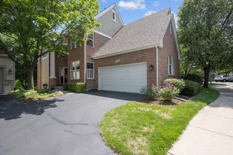914 Viewpointe Dr, Saint Charles, IL 60174