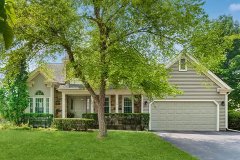 141 Thompson Blvd, Buffalo Grove, IL 60089