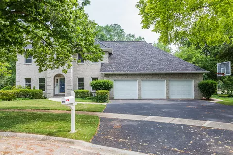 1604 Lois Ct, Geneva, IL 60134