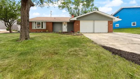 2 S075 Avondale Ln, Lombard, IL 60148