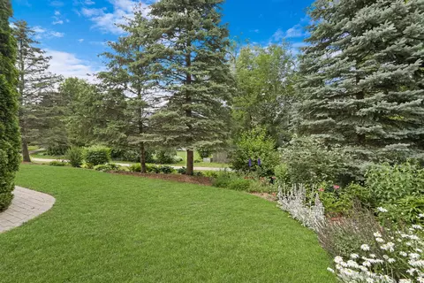 4292 Crabtree Ct, Gurnee, IL 60031 photo 3