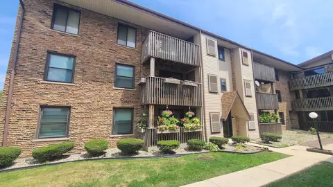 4553 W 56th St #311, Chicago, IL 60655
