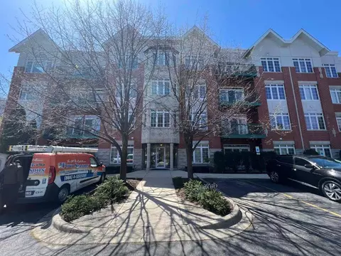 660 Mchenry Rd #107, Wheeling, IL 60090
