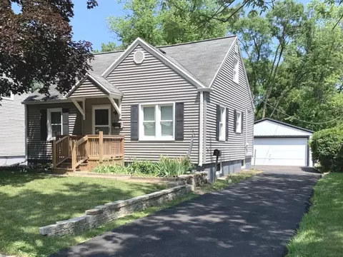 245 N Garfield Ave, Mundelein, IL 60060