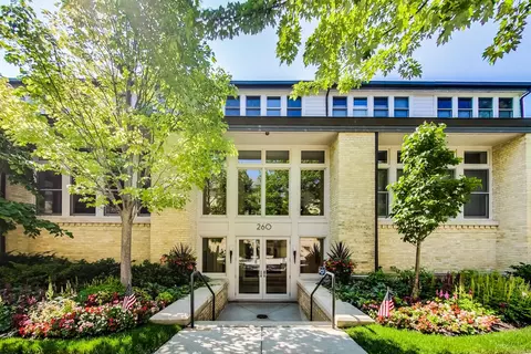 260 Whistler Rd #1C, Highland Park, IL 60035