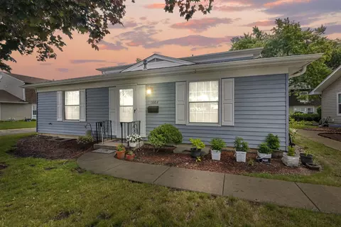 1330 Woodcutter Ln #A, Wheaton, IL 60189