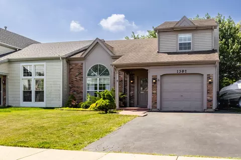 1302 Trinity Dr #1302, Carol Stream, IL 60188