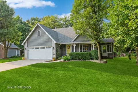 11 Onie Ct, East Dundee, IL 60118