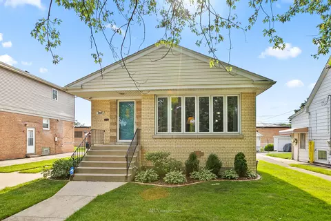 8826 S Troy Ave, Evergreen Park, IL 60805
