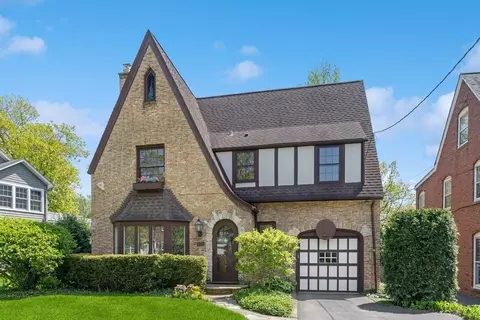 492 Woodlawn Ave, Glencoe, IL 60022