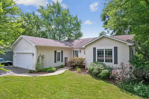 3215 W Kinley Blvd, Mchenry, IL 60050