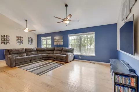 3215 W Kinley Blvd, Mchenry, IL 60050 photo 12