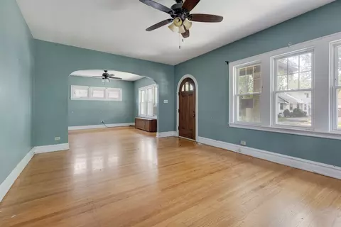 1341 E Algonquin Rd, Des Plaines, IL 60016 photo 3