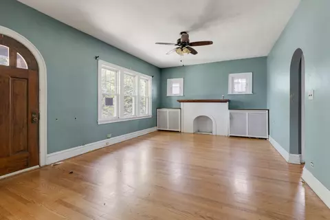 1341 E Algonquin Rd, Des Plaines, IL 60016 photo 2