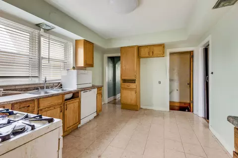 1341 E Algonquin Rd, Des Plaines, IL 60016 photo 7