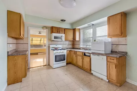 1341 E Algonquin Rd, Des Plaines, IL 60016 photo 5