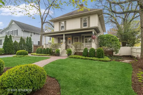 245 W Lincoln Ave, Barrington, IL 60010