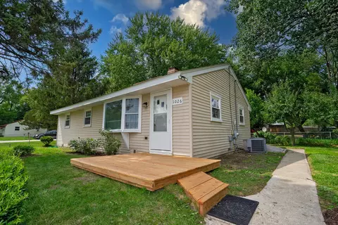 1026 Kasper Ave, Crystal Lake, IL 60014
