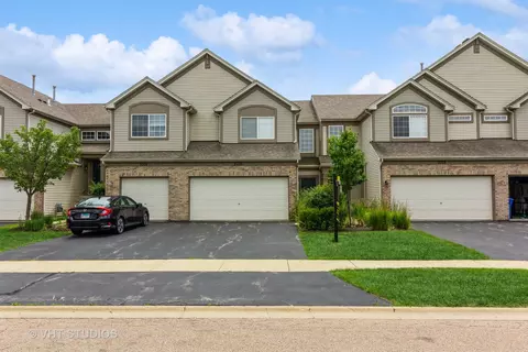 1016 Parkhill Cir, Aurora, IL 60502