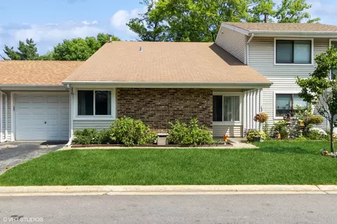 1724 E Hudson Bay, Palatine, IL 60074