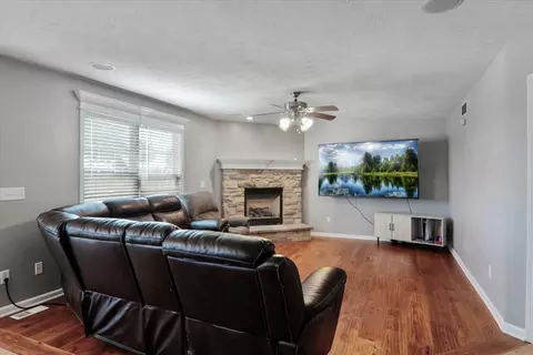 63 Fedor Cir, Bloomington, IL 61705 photo 9