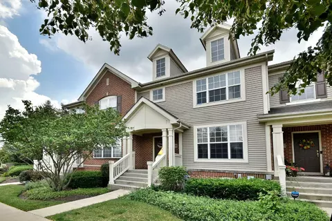 489 E Railroad Ave, Bartlett, IL 60103