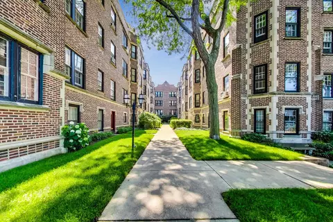 558 Sheridan Sq #1, Evanston, IL 60202
