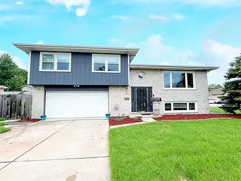 10947 S Nagle Ave, Worth, IL 60482