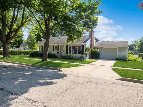 601 S 1st St, West Dundee, IL 60118 photo 4