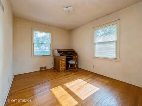 601 S 1st St, West Dundee, IL 60118 photo 8