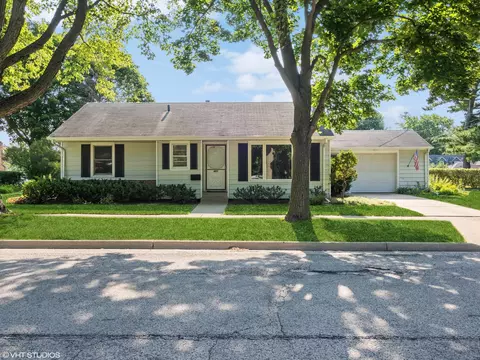 601 S 1st St, West Dundee, IL 60118