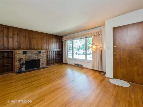 601 S 1st St, West Dundee, IL 60118 photo 5