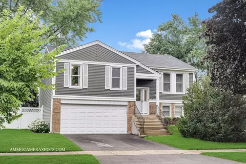 695 Rodenburg Rd, Roselle, IL 60172
