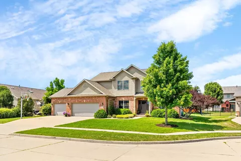 2205 Revere Rd, Bloomington, IL 61705