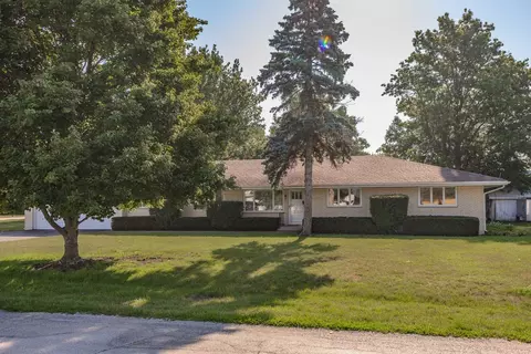 409 Grant St, Chenoa, IL 61726