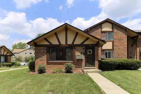 18 W056 Apley Ln, Villa Park, IL 60181