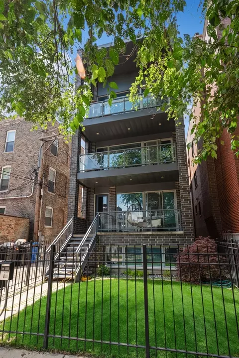 1012 N Honore St #3, Chicago, IL 60622