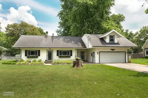 702 Mchugh Rd, Yorkville, IL 60560