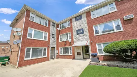 6940 W 65th St #1B, Chicago, IL 60638