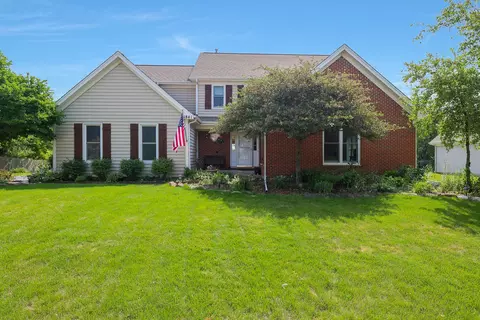 1841 Lawndale Dr, Algonquin, IL 60102