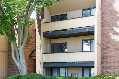 7127 N Terra Vista Dr #4202, Peoria, IL 61614