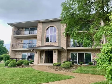 17731 Bernard Dr #3A, Orland Park, IL 60467