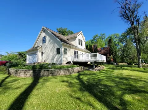 1124 Fox River Dr, Algonquin, IL 60102