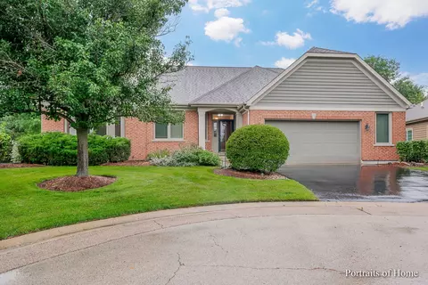 111 Course Dr, Lake In The Hills, IL 60156