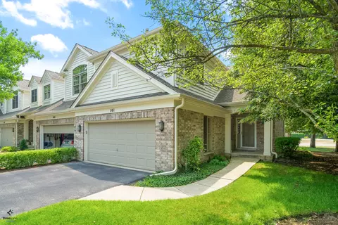 101 Fairway Dr #101, La Grange, IL 60525