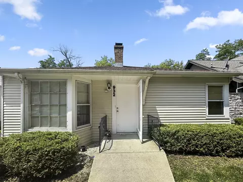932 Russell Pl, Mundelein, IL 60060